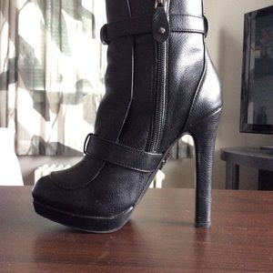 Women’s heeled boots Vera Wang